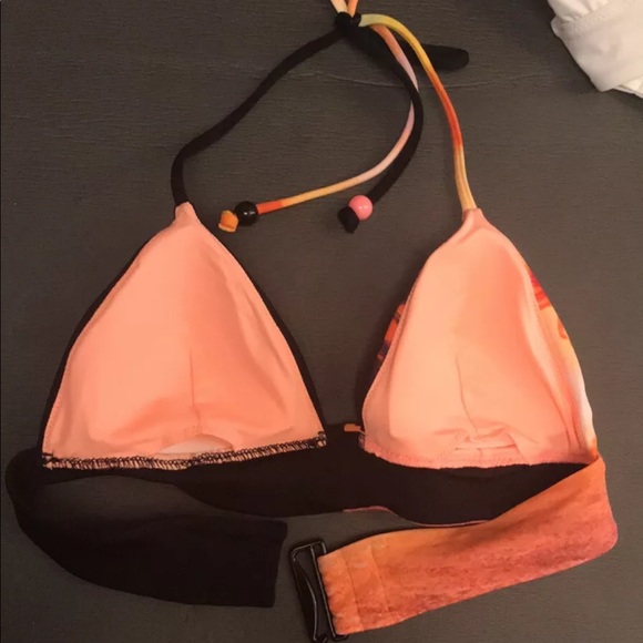 NEW VS ‘The Babe’ Triangle Top- warm scenic - Picture 3 of 3